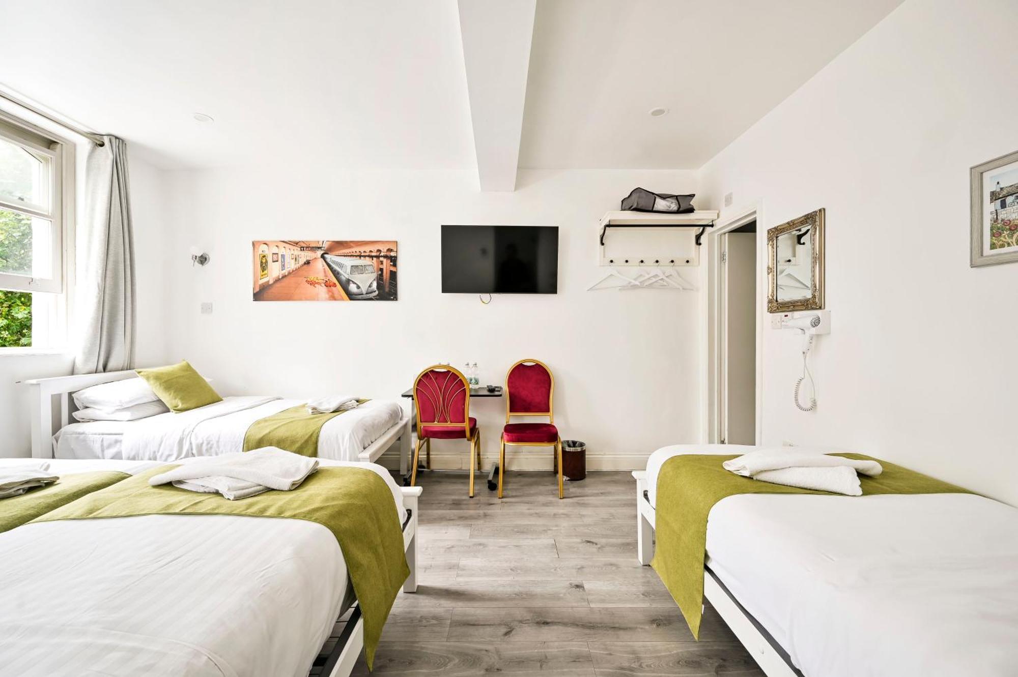 Quadruple Room with Private Bathroom